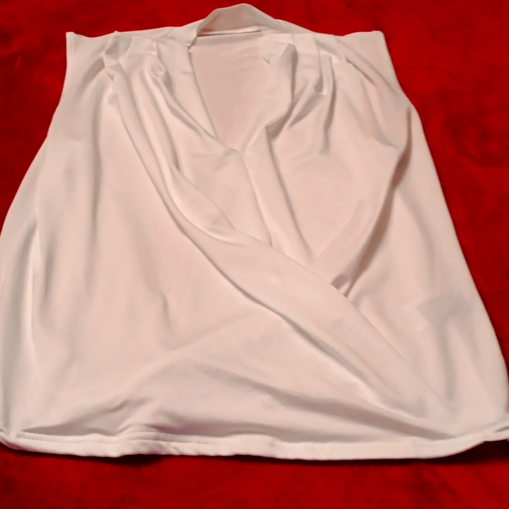 White sleeveless, snap button, ruffle front blouse.